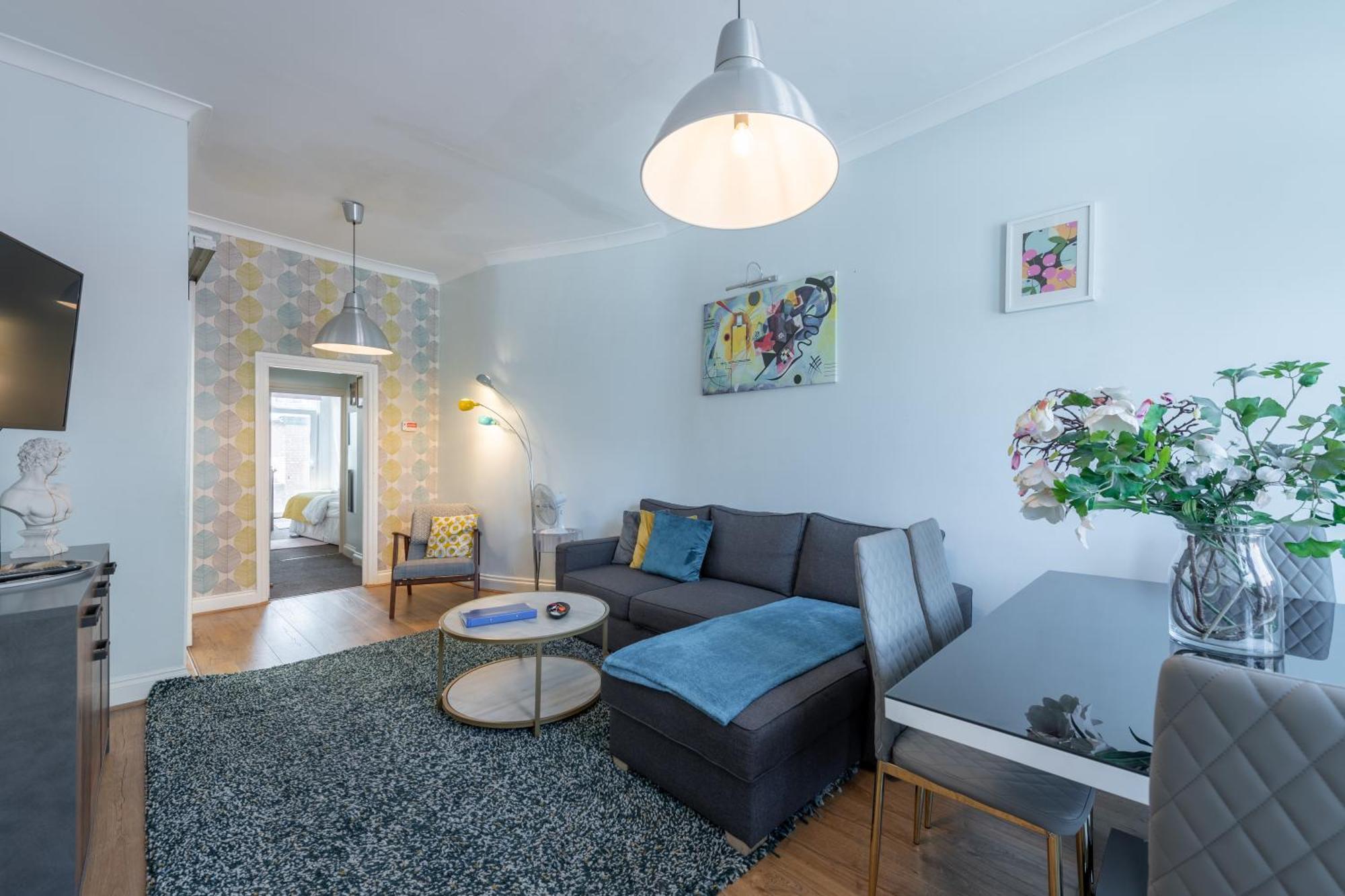 Spacious Comfy 2Br Flat Лондон Екстериор снимка