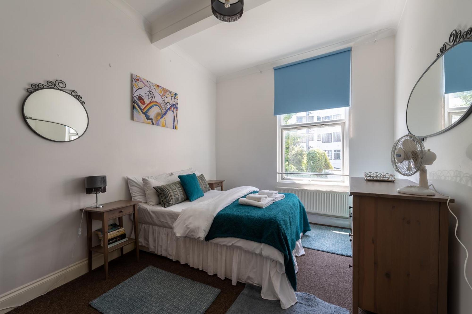 Spacious Comfy 2Br Flat Лондон Екстериор снимка