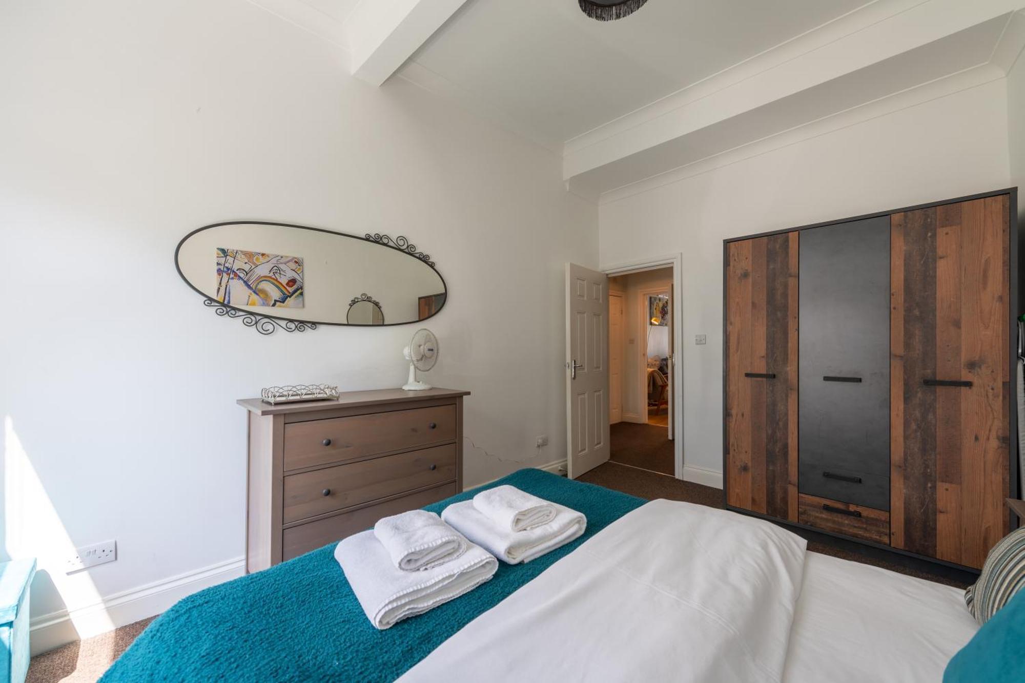 Spacious Comfy 2Br Flat Лондон Екстериор снимка