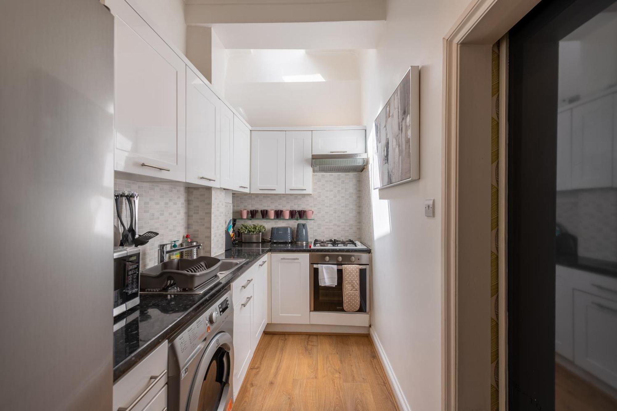 Spacious Comfy 2Br Flat Лондон Екстериор снимка